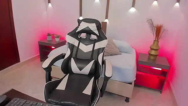 menny kiss online show from 11.26.25