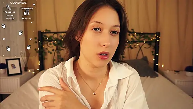 Snapshot of BeckyBurgh chatting on 09.13.25 BeckyBurgh online show from 09.13.25