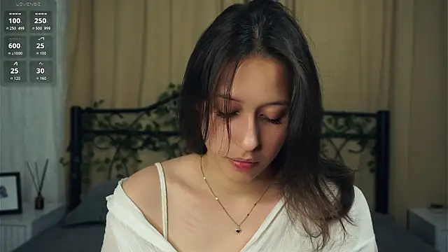 Snapshot of BeckyBurgh chatting on 09.18.25 BeckyBurgh online show from 09.18.25