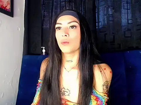 Snapshot of Megan_Gil_ chatting on 12.16.25 Megan Gil online show from 12.16.25