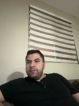 Snapshot of raulgzz4 chatting on 03.29.26 raulgzz4 online show from 03.29.26