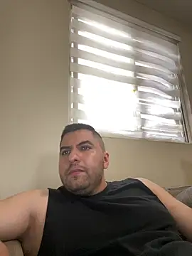 Snapshot of raulgzz4 chatting on 05.26.26 raulgzz4 online show from 05.26.26