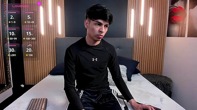 OnlyJos online show from 12.04.25