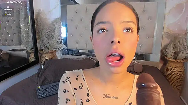 Snapshot of Luna_Tylor chatting on 11.13.25 Luna Tylor online show from 11.13.25