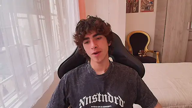 Snapshot of Nude_Boy18 chatting on 10.23.25 Nude Boy18 online show from 10.23.25