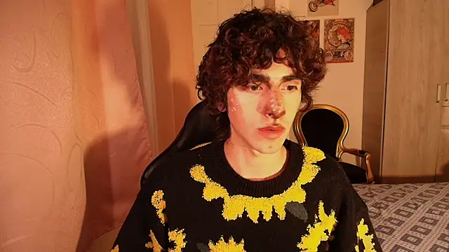 Snapshot of Nude_Boy18 chatting on 11.01.25 Nude Boy18 online show from 11.01.25