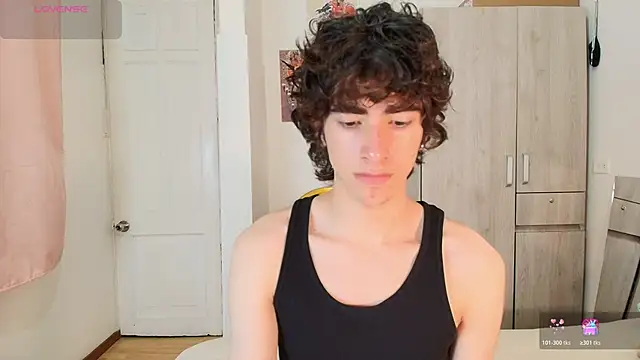 Snapshot of Nude_Boy18 chatting on 11.17.25 Nude Boy18 online show from 11.17.25