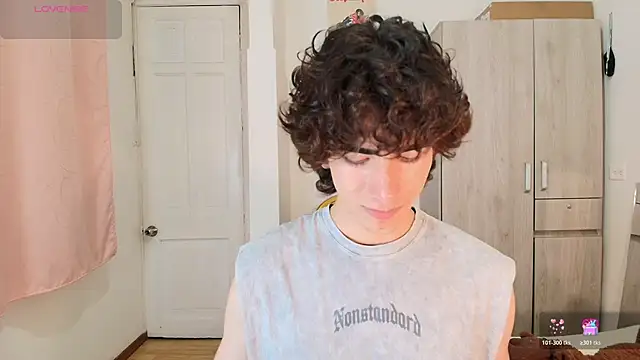 Snapshot of Nude_Boy18 chatting on 11.21.25 Nude Boy18 online show from 11.21.25