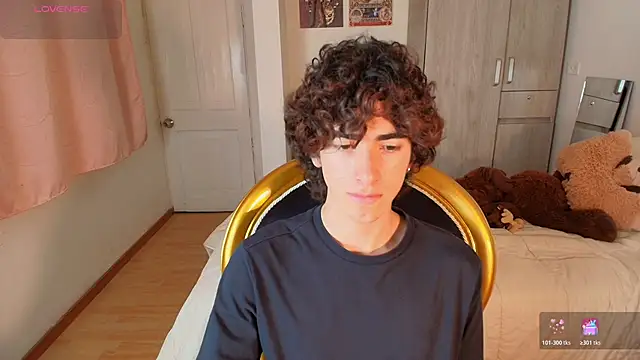 Snapshot of Nude_Boy18 chatting on 11.22.25 Nude Boy18 online show from 11.22.25