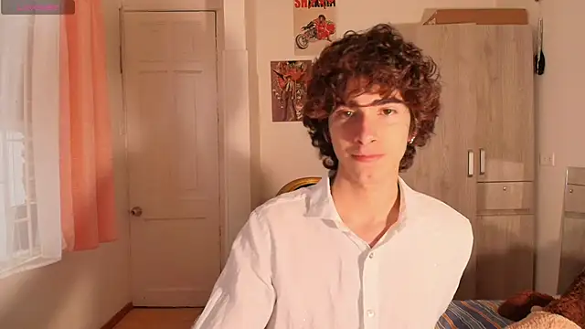 Snapshot of Nude_Boy18 chatting on 11.23.25 Nude Boy18 online show from 11.23.25