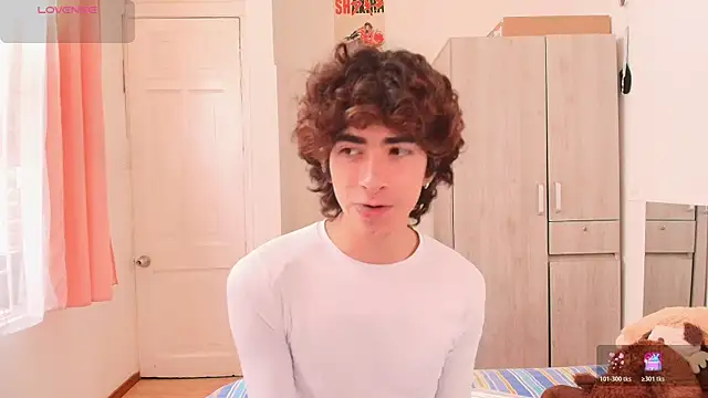 Snapshot of Nude_Boy18 chatting on 11.26.25 Nude Boy18 online show from 11.26.25