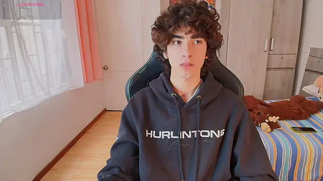 Snapshot of Nude_Boy18 chatting on 11.28.25 Nude Boy18 online show from 11.28.25