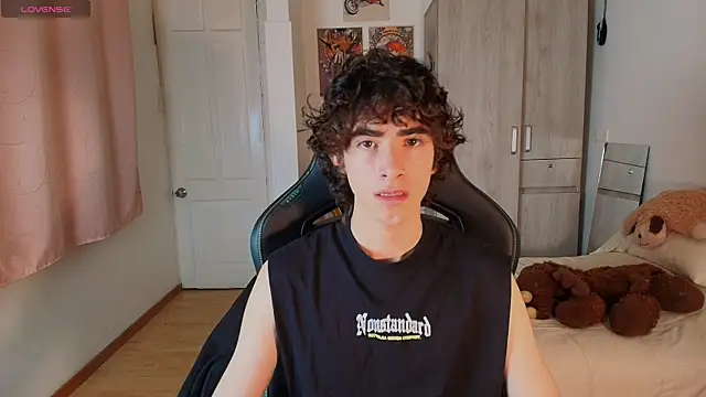 Snapshot of Nude_Boy18 chatting on 12.01.25 Nude Boy18 online show from 12.01.25