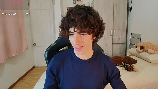 Snapshot of Nude_Boy18 chatting on 12.01.25 Nude Boy18 online show from 12.01.25