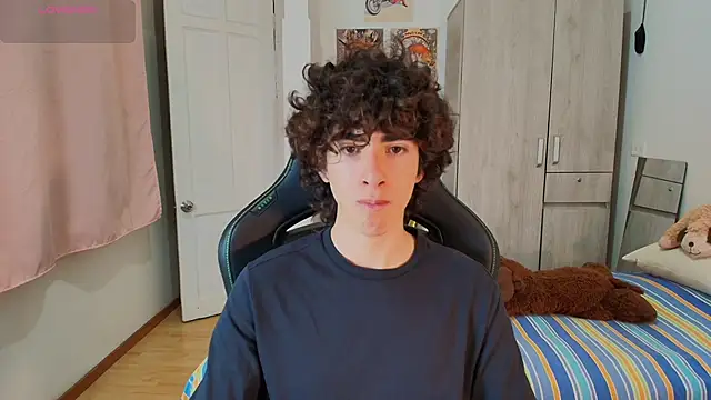 Snapshot of Nude_Boy18 chatting on 12.14.25 Nude Boy18 online show from 12.14.25