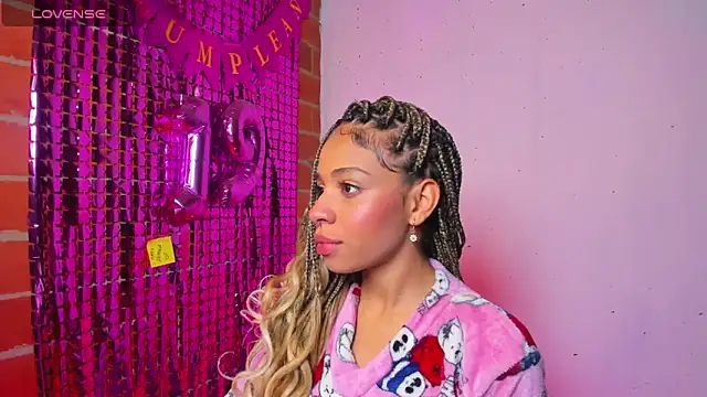 yumi hanna online show from 10.03.25