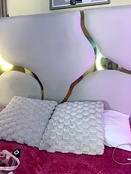 SofiJones  online show from 11.12.25