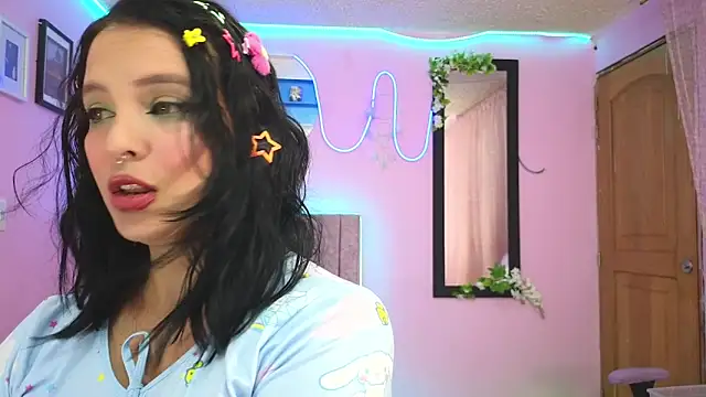 MiSofialeal online show from 10.17.25