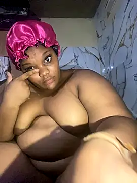 Snapshot of chubbybbw18 chatting on 10.30.25 chubbybbw18 online show from 10.30.25