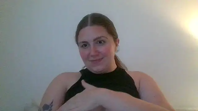 Snapshot of CherryJuneExperience chatting on 09.29.25 CherryJuneExperience online show from 09.29.25