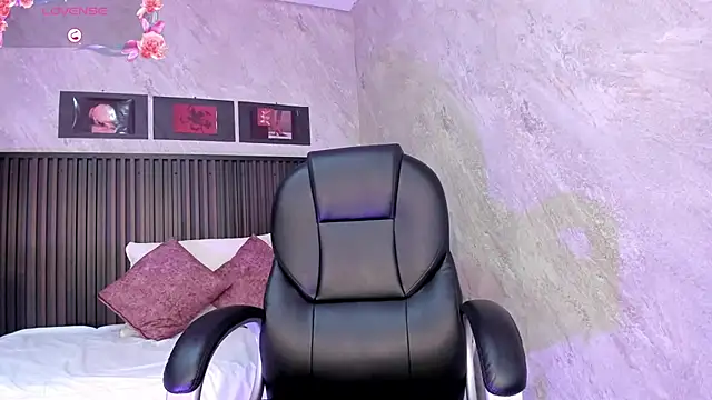 dark  nymph online show from 09.09.25