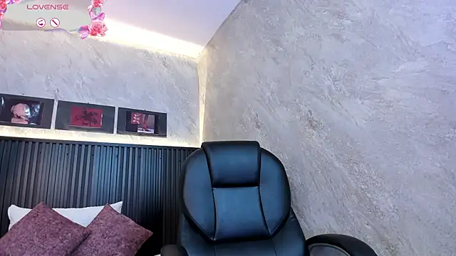 dark  nymph online show from 09.12.25