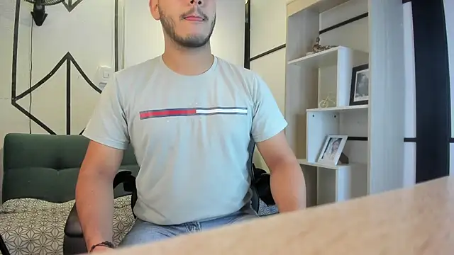 Snapshot of Axel_grey_ chatting on 07.18.26 Axel grey online show from 07.18.26