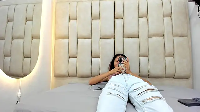 Snapshot of GabyAndHugo chatting on 10.08.25 GabyAndHugo online show from 10.08.25