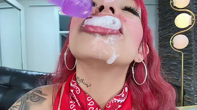 Snapshot of miss___abigail chatting on 12.16.25 miss abigail online show from 12.16.25