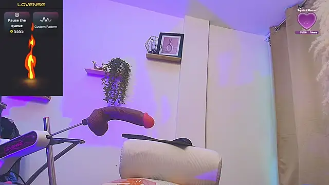 Snapshot of LindaaEvanss chatting on 09.21.25 LindaaEvanss online show from 09.21.25