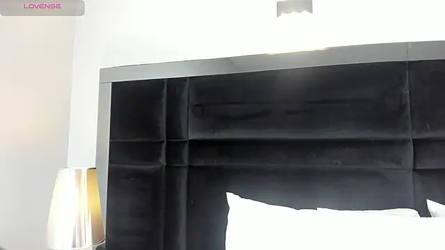 CarolineLee  online show from 02.28.26