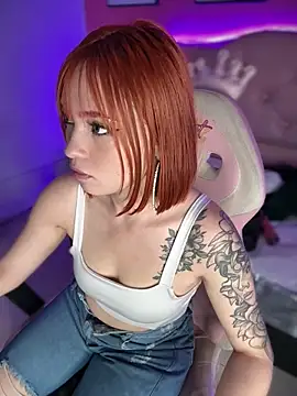 Snapshot of Alysson_LS chatting on 09.17.25 Alysson LS online show from 09.17.25