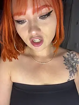 Snapshot of Alysson_LS chatting on 11.18.25 Alysson LS online show from 11.18.25