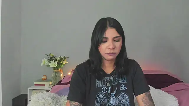 Laura-angeel online show from 11.26.25