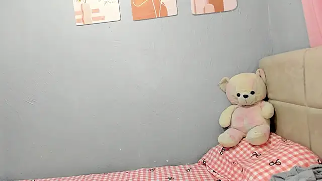 Snapshot of Anne_the_virgin chatting on 11.15.25 Anne the virgin online show from 11.15.25