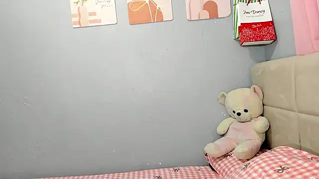 Snapshot of Anne_the_virgin chatting on 11.20.25 Anne the virgin online show from 11.20.25