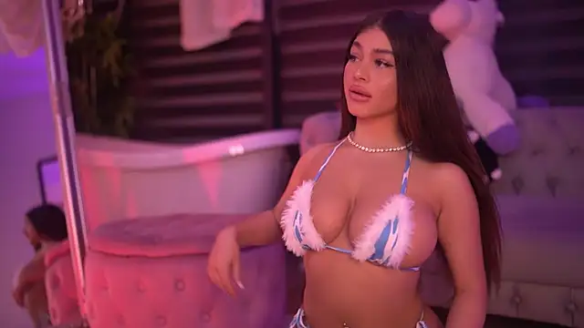 Snapshot of BellaNoirre chatting on 12.04.25 BellaNoirre online show from 12.04.25