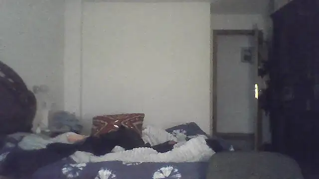 Snapshot of LillyCrossAvila chatting on 12.19.25 LillyCrossAvila online show from 12.19.25