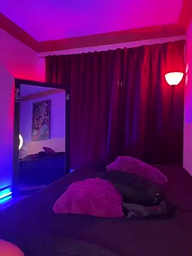 Snapshot of ZahaRose chatting on 10.16.25 ZahaRose online show from 10.16.25