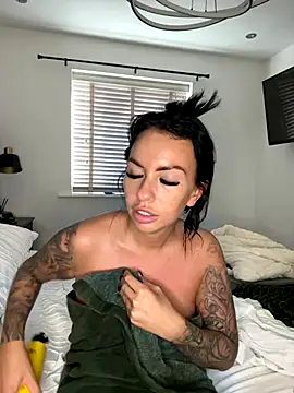 BELLABLACKXUK online show from 10.28.25