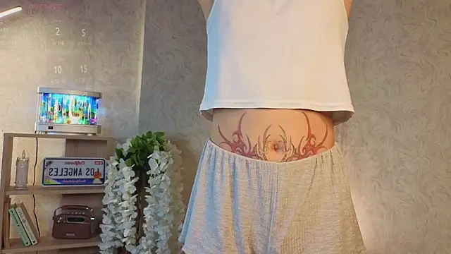 Snapshot of MarryWebbb chatting on 10.10.25 MarryWebbb online show from 10.10.25