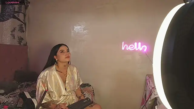 Snapshot of Lali_HOtt chatting on 04.15.26 Lali HOtt online show from 04.15.26