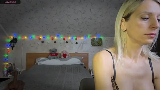 CleoSecret online show from 12.17.25