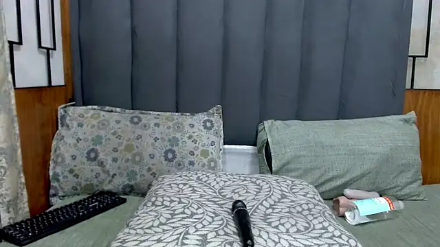 MrsMxx25 online show from 04.18.26