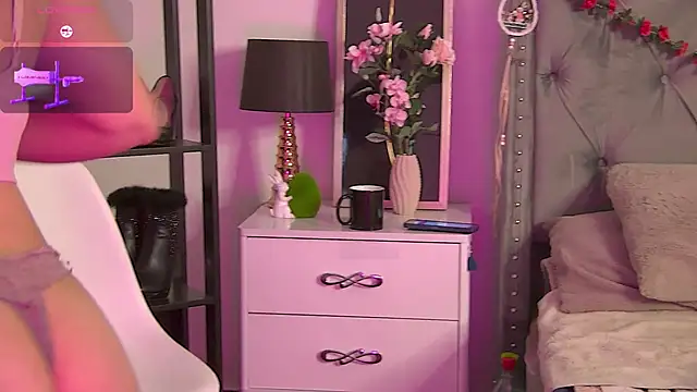 Snapshot of LolaButtie chatting on 05.21.26 LolaButtie online show from 05.21.26