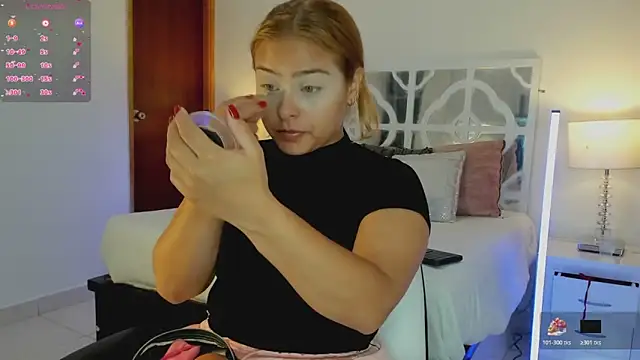 MikaelaStone online show from 12.19.25