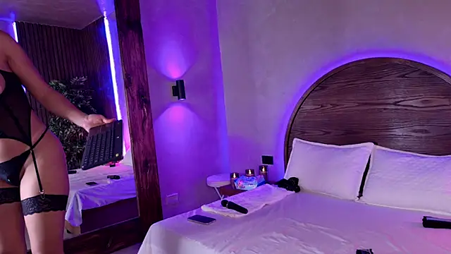 renata black  online show from 10.16.25