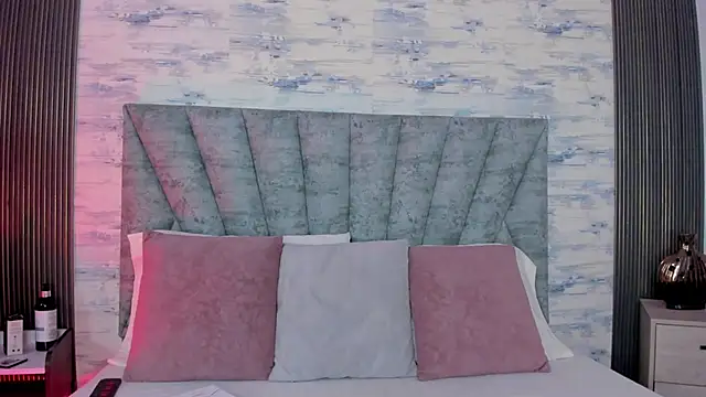 ShanelEvans online show from 04.10.26