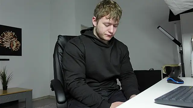 Richard Dullas online show from 10.05.25