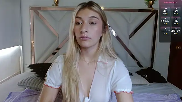 SophiaaLee online show from 11.17.25